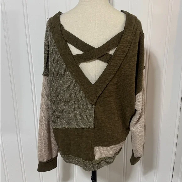 POL Olive and Beige V-Neck Sweater - Picture 4 of 9